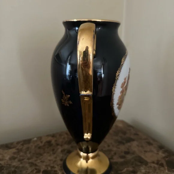 LIMOGES CASTEL 22K GOLD / FRANCE VASE ARTWORK